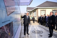 Эмомали Рахмон сдал в эксплуатацию новые жилые дома для пострадавших от землетрясения жителей Таджикабада